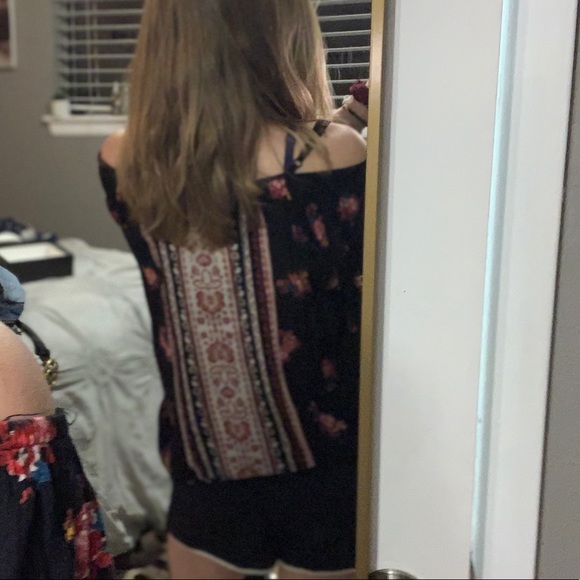 Off the shoulder blouse - Picture 3 of 4